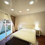 Modern Panoramic With Pool & Terrace Nyaraló