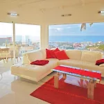 Modern Panoramic With Pool & Terrace Nyaraló *