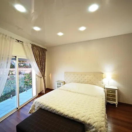 Modern Panoramic With Pool & Terrace Ferienhaus