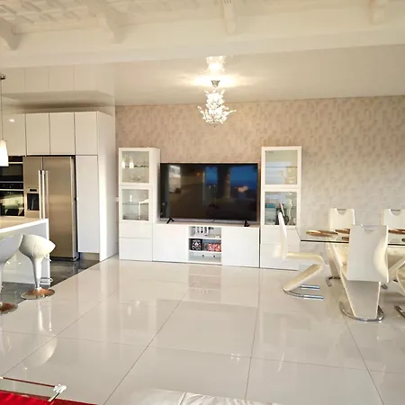 Дом отдыха Modern Panoramic With Pool & Terrace *