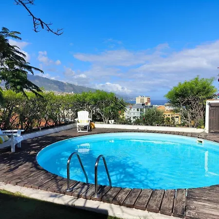 Hébergement de vacances Modern Panoramic With Pool & Terrace
